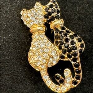 Charming Cat Duo Pins – Adorn Your Story with Whimsical Flair! 🐾✨